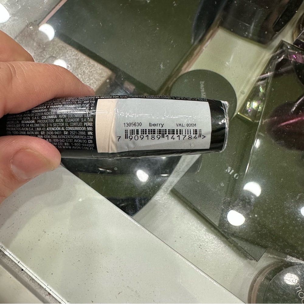 Avon Extra Plump Lipstick Berry - Picture 6 of 7